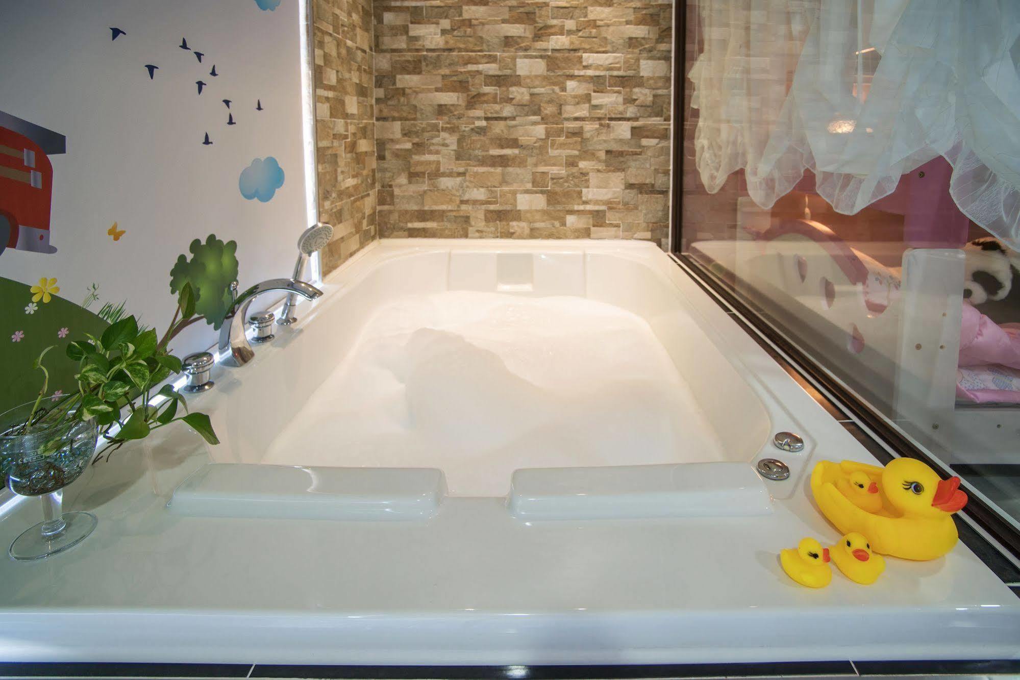 Famille Spa Resort Seogwipo Exteriör bild