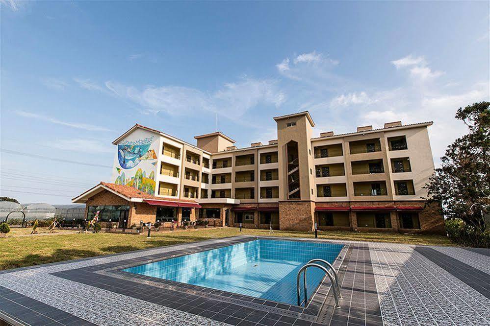 Famille Spa Resort Seogwipo Exteriör bild