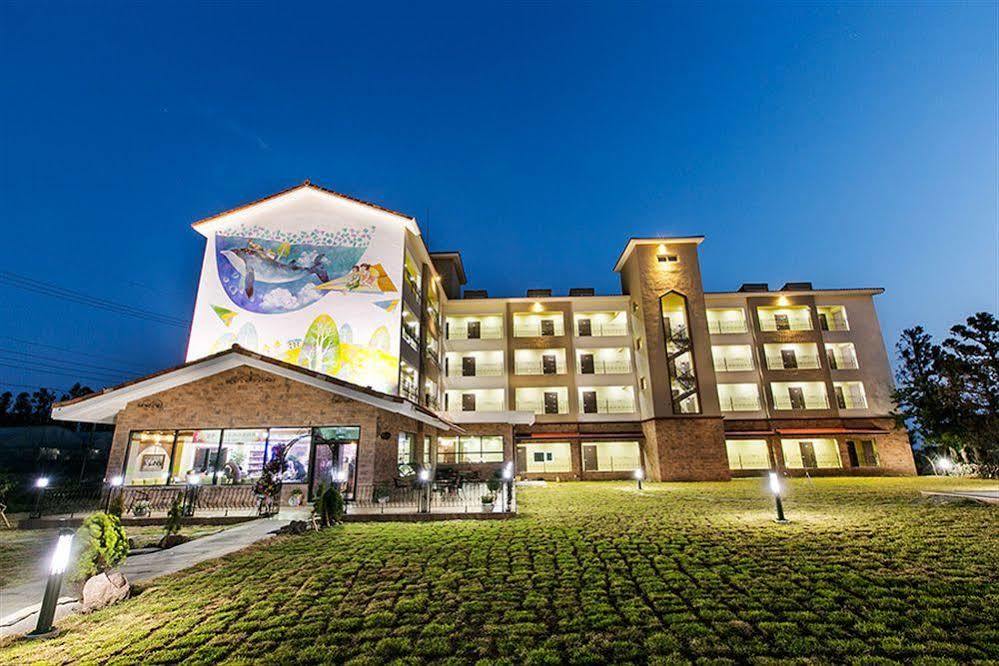 Famille Spa Resort Seogwipo Exteriör bild