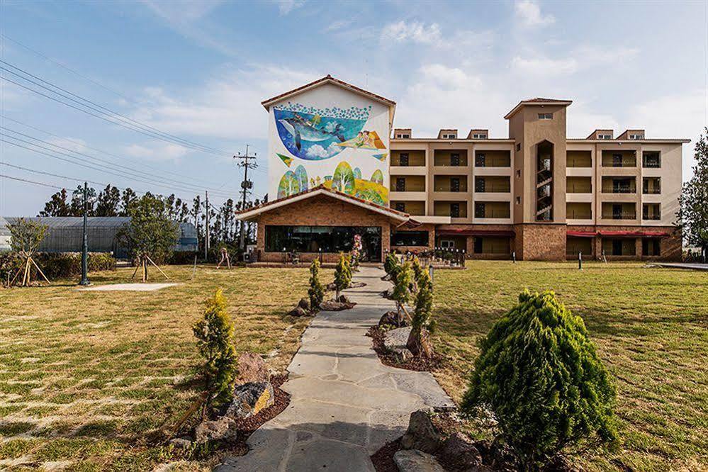 Famille Spa Resort Seogwipo Exteriör bild