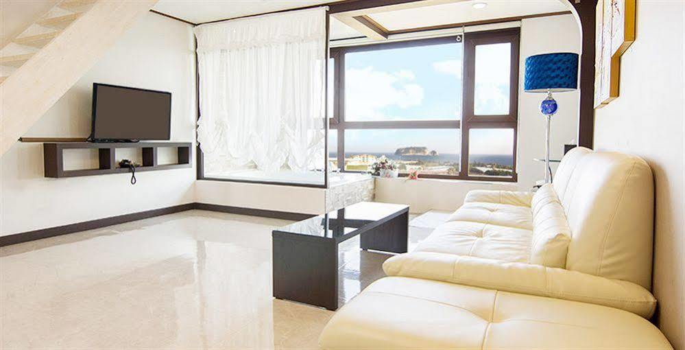 Famille Spa Resort Seogwipo Exteriör bild