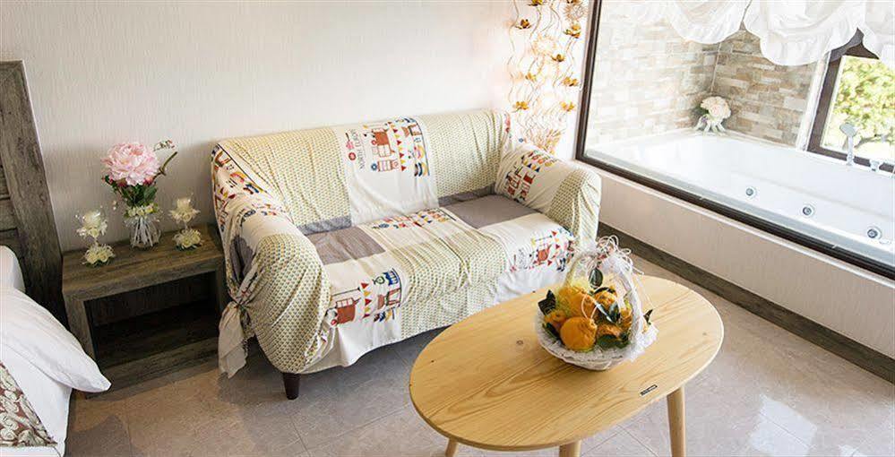 Famille Spa Resort Seogwipo Exteriör bild